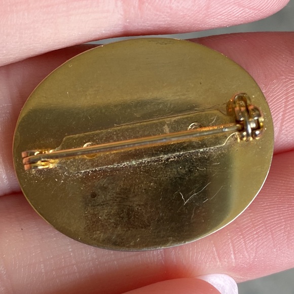 Engrave-able Gold Brooch - Picture 5 of 7